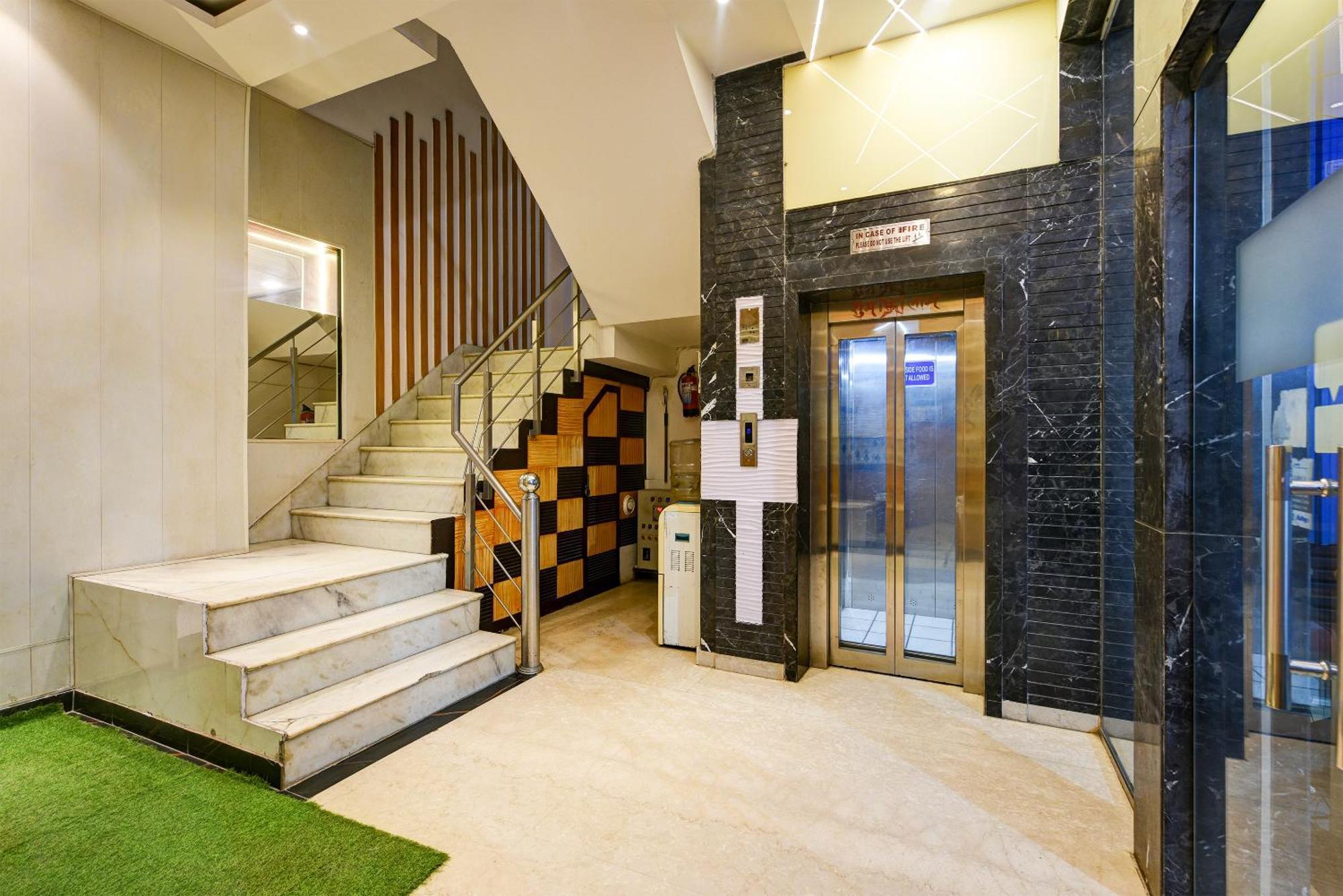 Hotel Shri Vinayak In City Centre At New Delhi Railway Station-By Rcg Hotels Exterior foto