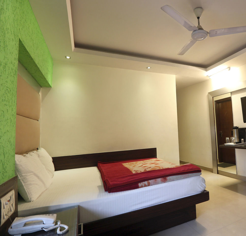 Hotel Shri Vinayak In City Centre At New Delhi Railway Station-By Rcg Hotels Exterior foto
