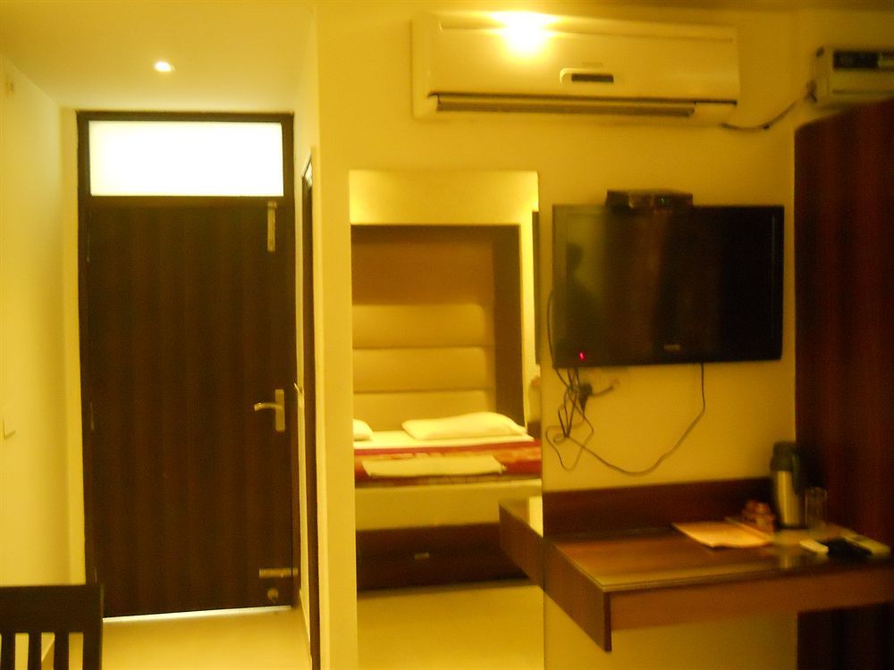 Hotel Shri Vinayak In City Centre At New Delhi Railway Station-By Rcg Hotels Exterior foto
